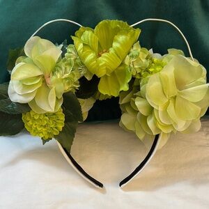 Green Heart-Shaped Floral Hair Accessory